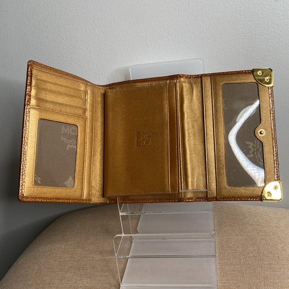 AUTHENTIC MCM TRI-FOLD WALLET - Picture 4 of 10